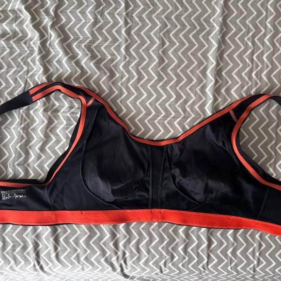 Under armour sports bra - Picture 2 of 2